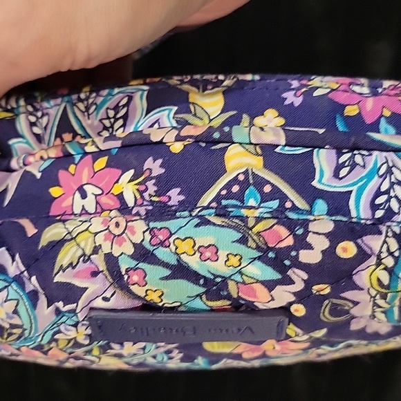 Vera Bradley Crossbody Purse,Colorful w/adjustable strap. 5 zippers/compartments - Picture 6 of 9